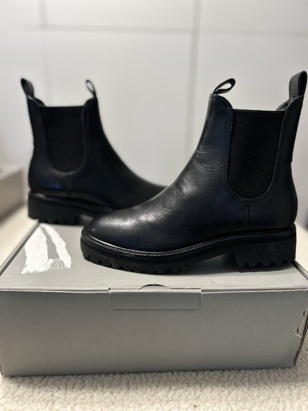 Everlane $238 The Lug Chelsea Boot Women Leather Ankle Chunky Sole Black Size 7M - Picture 9 of 14